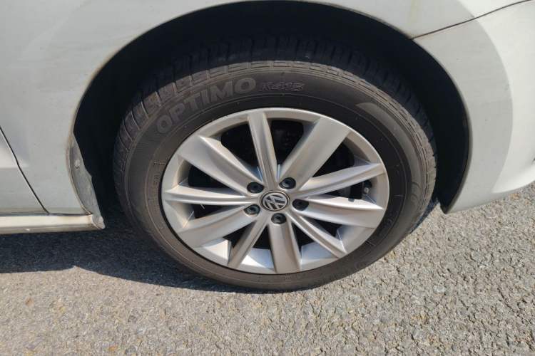 Used Volkswagen Polo 2014 1.6L Automatic Comfort Edition Right Front Wheel Hub
