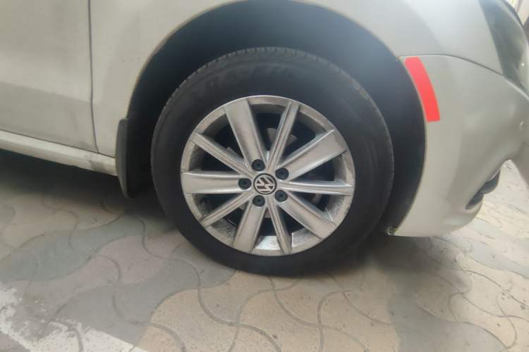 Used Volkswagen Polo 2014 1.6L Automatic Comfort Edition Right Front Wheel Hub