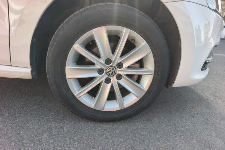 Used Volkswagen Polo 2014 1.6L Automatic Comfort Edition Right Front Wheel Hub