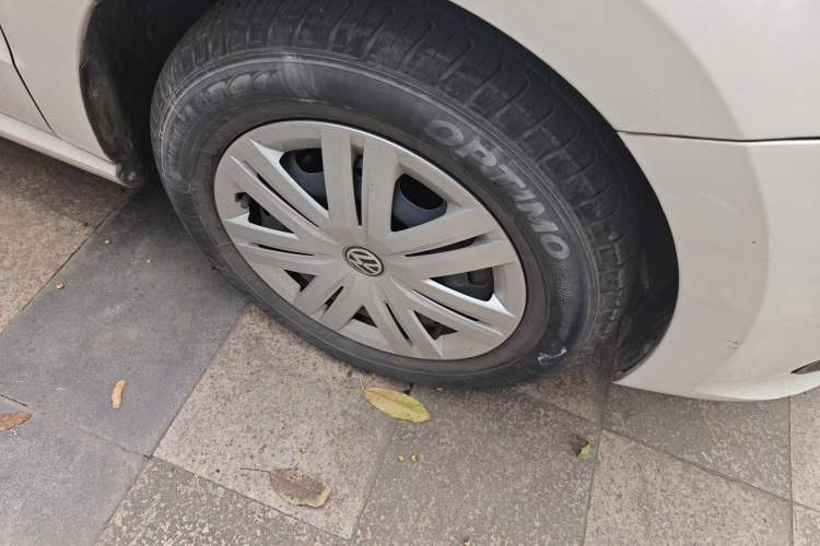 Used Volkswagen Polo 2014 1.4L Manual Fashion Edition Right Front Wheel Hub