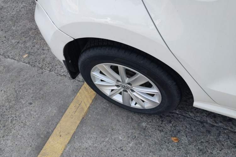 Used Volkswagen Polo 2014 1.6L Automatic Comfort Edition Right Rear Wheel Hub