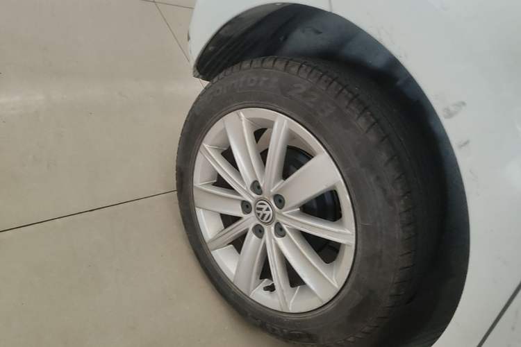 Used Volkswagen Polo 2014 1.4L Automatic Comfort Edition Right Rear Wheel Hub