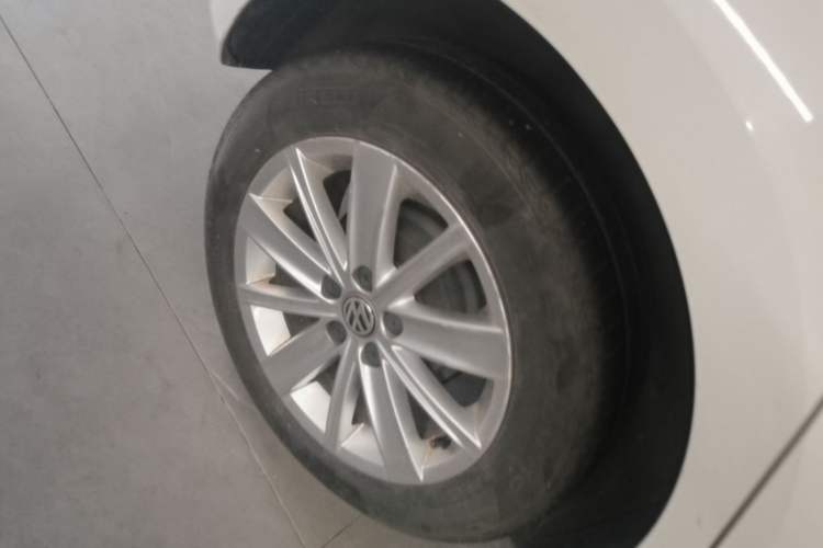 Used Volkswagen Polo 2014 1.6L Automatic Comfort Edition Right Rear Wheel Hub