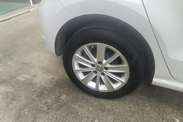 Used Volkswagen Polo 2014 1.6L Automatic Comfort Edition Right Rear Wheel Hub
