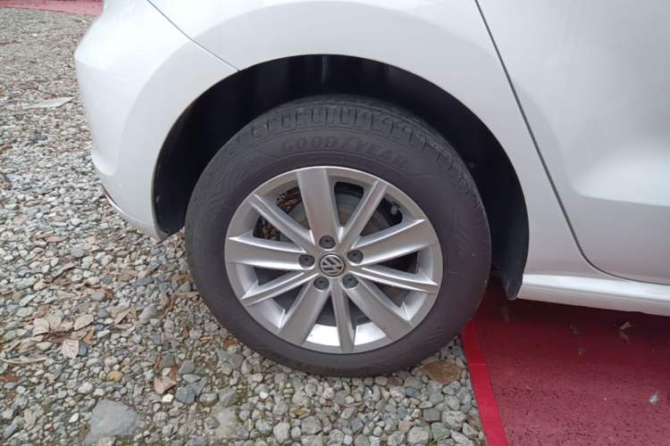 Used Volkswagen Polo 2014 1.6L Automatic Comfort Edition Right Rear Wheel Hub