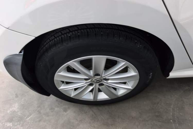 Used Volkswagen Polo 2014 1.6L Automatic Comfort Edition Right Rear Wheel Hub
