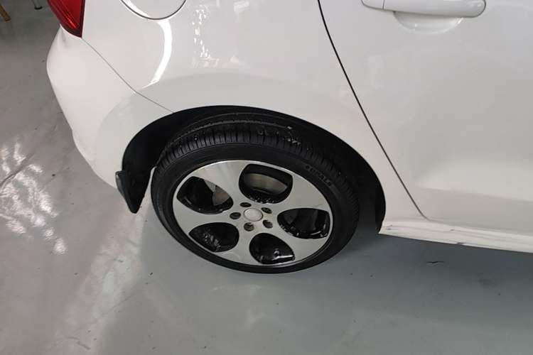 Used Volkswagen Polo 2014 1.4L Manual Fashion Edition Right Rear Wheel Hub
