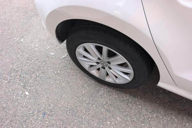 Used Volkswagen Polo 2014 1.6L Automatic Comfort Edition Right Rear Wheel Hub