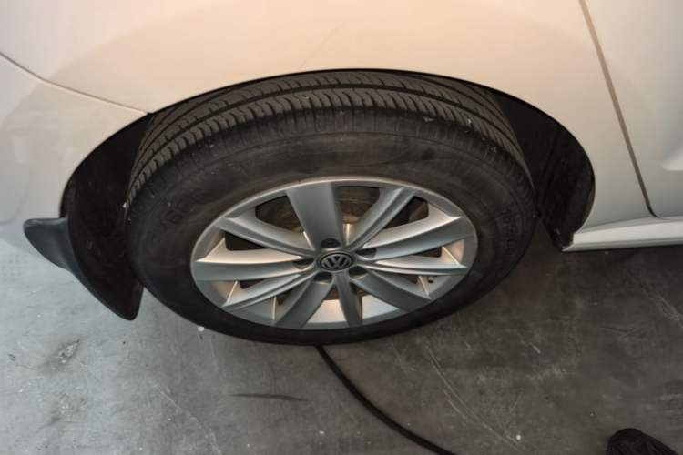 Used Volkswagen Polo 2014 1.6L Automatic Comfort Edition Right Rear Wheel Hub