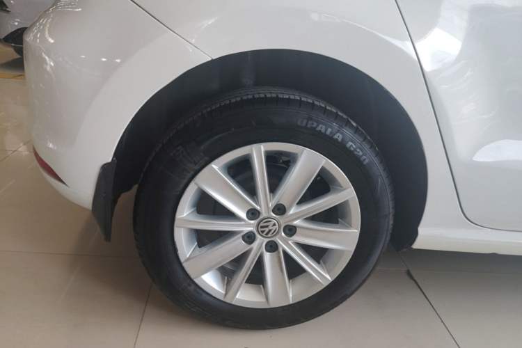 Used Volkswagen Polo 2014 1.4L Automatic Comfort Edition Right Rear Wheel Hub