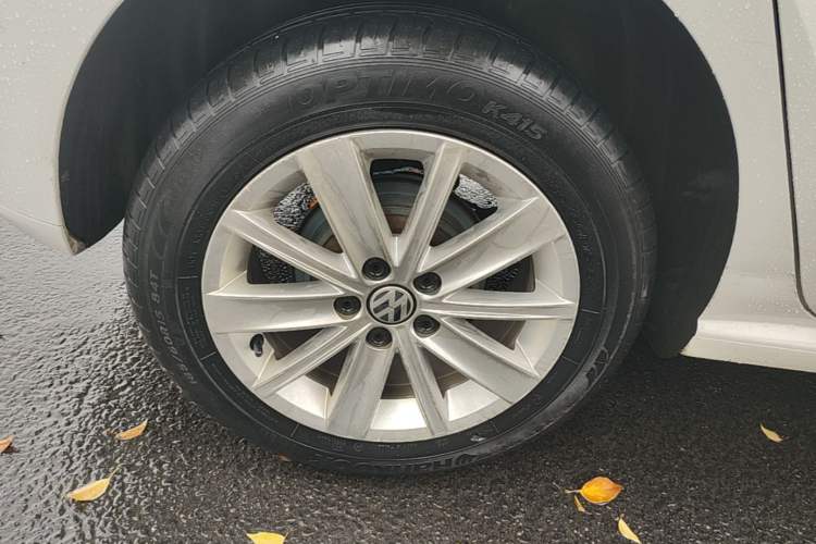 Used Volkswagen Polo 2014 1.6L Automatic Comfort Edition Right Rear Wheel Hub