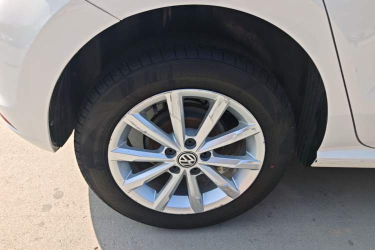 Used Volkswagen Polo 2014 1.4L Automatic Luxury Edition Right Rear Wheel Hub