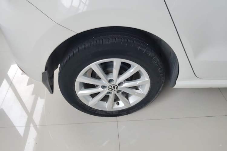 Used Volkswagen Polo 2014 1.6L Automatic Luxury Edition Right Rear Wheel Hub
