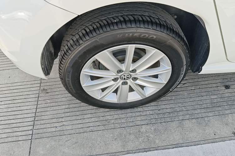 Used Volkswagen Polo 2014 1.6L Automatic Comfort Edition Right Rear Wheel Hub