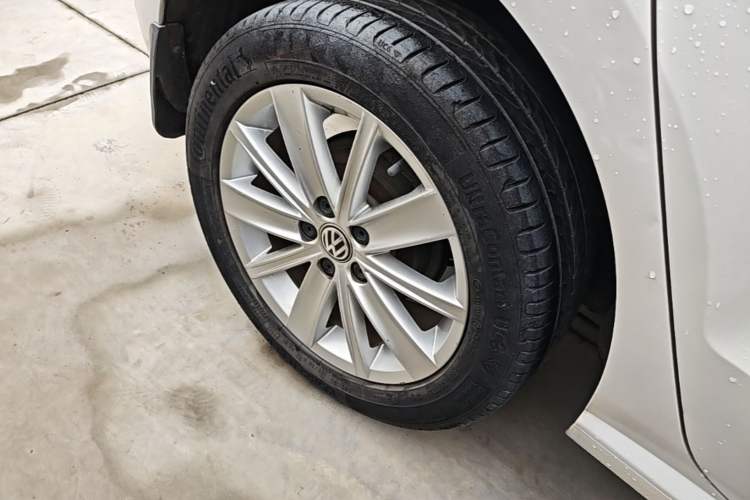 Used Volkswagen Polo 2014 1.6L Automatic Comfort Edition Right Rear Wheel Hub