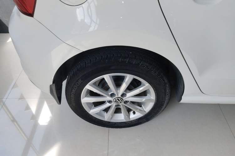 Used Volkswagen Polo 2014 1.6L Automatic Luxury Edition Right Rear Wheel Hub