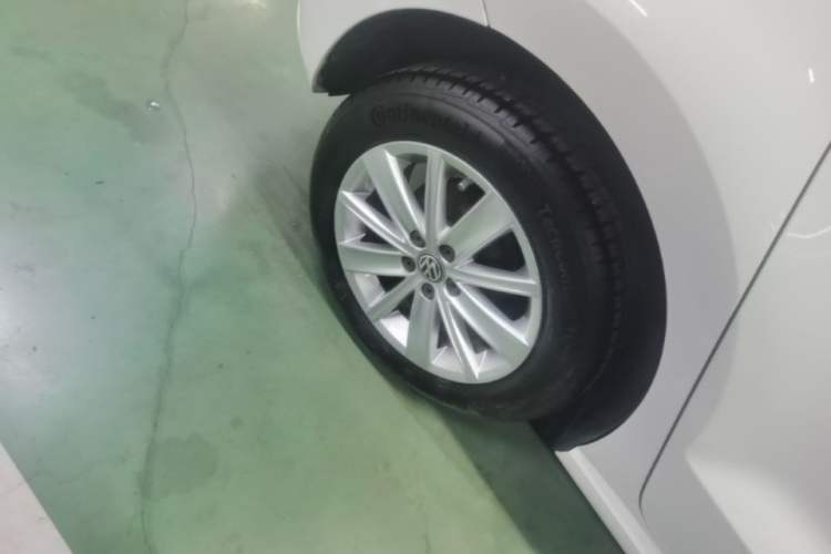Used Volkswagen Polo 2014 1.6L Automatic Comfort Edition Right Rear Wheel Hub