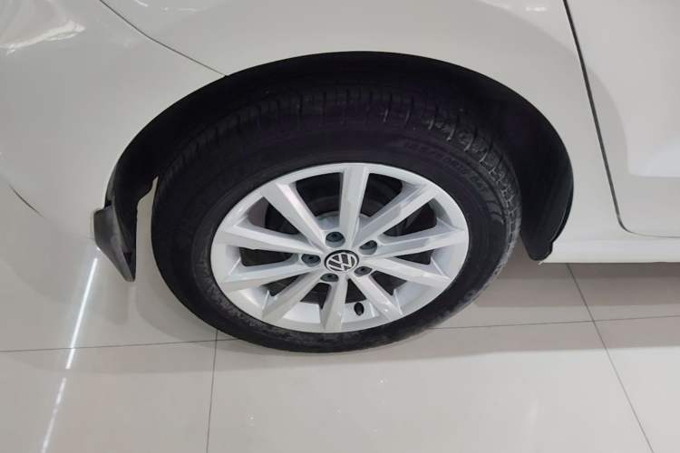 Used Volkswagen Polo 2014 1.6L Automatic Luxury Edition Right Rear Wheel Hub