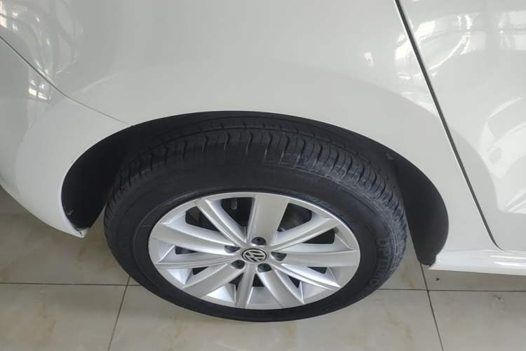 Used Volkswagen Polo 2014 1.6L Automatic Comfort Edition Right Rear Wheel Hub