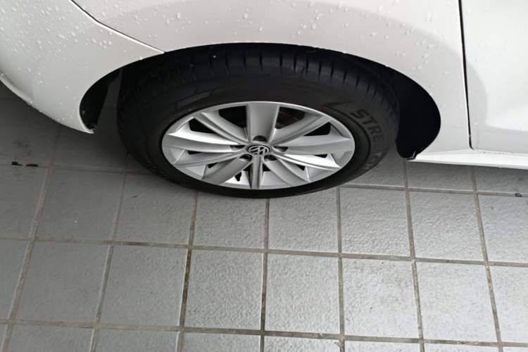 Used Volkswagen Polo 2014 1.6L Automatic Comfort Edition Right Rear Wheel Hub