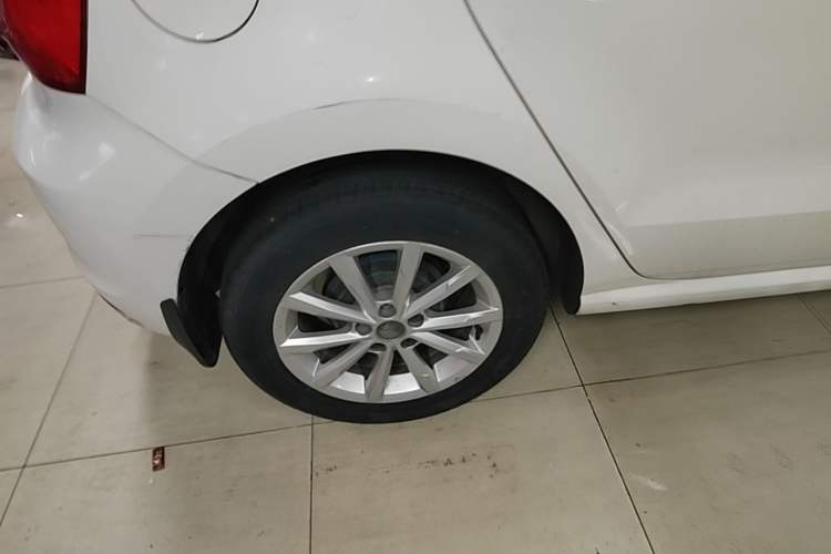 Used Volkswagen Polo 2014 1.6L Automatic Luxury Edition Right Rear Wheel Hub