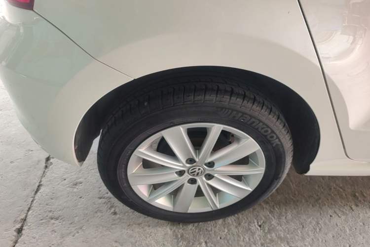 Used Volkswagen Polo 2014 1.6L Automatic Comfort Edition Right Rear Wheel Hub