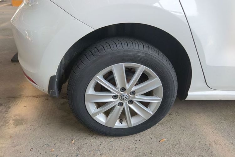 Used Volkswagen Polo 2014 1.4L Automatic Comfort Edition Right Rear Wheel Hub