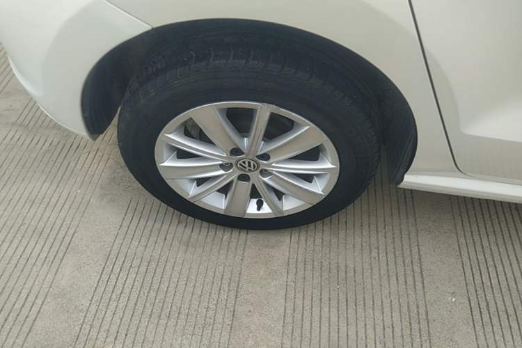 Used Volkswagen Polo 2014 1.4L Automatic Comfort Edition Right Rear Wheel Hub