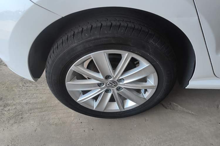 Used Volkswagen Polo 2014 1.6L Automatic Comfort Edition Right Rear Wheel Hub