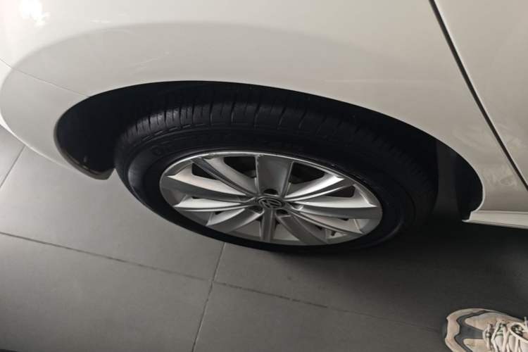Used Volkswagen Polo 2014 1.6L Automatic Comfort Edition Right Rear Wheel Hub