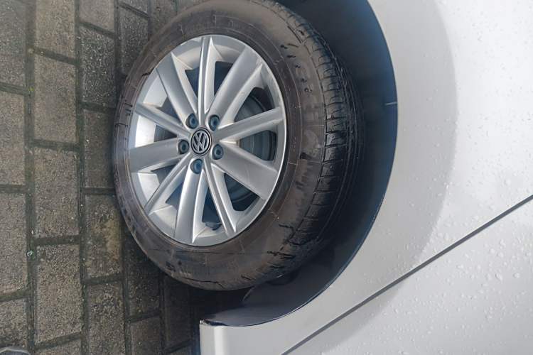 Used Volkswagen Polo 2014 1.6L Automatic Comfort Edition Right Rear Wheel Hub