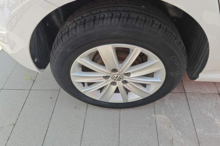 Used Volkswagen Polo 2014 1.6L Automatic Comfort Edition Right Rear Wheel Hub