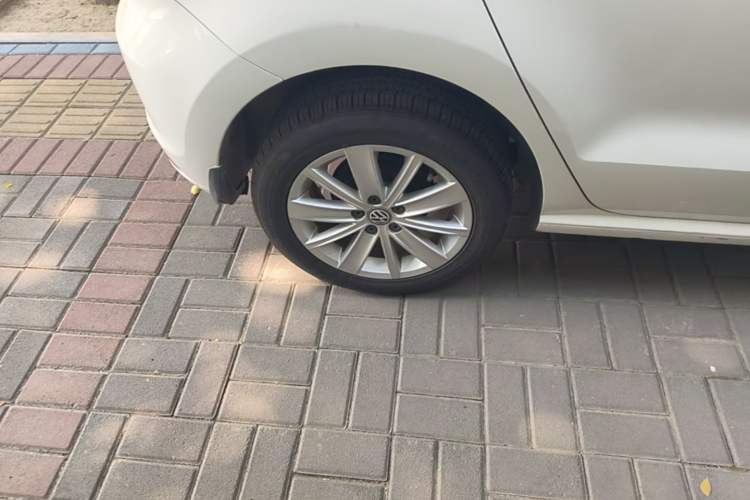 Used Volkswagen Polo 2014 1.4L Automatic Comfort Edition Right Rear Wheel Hub