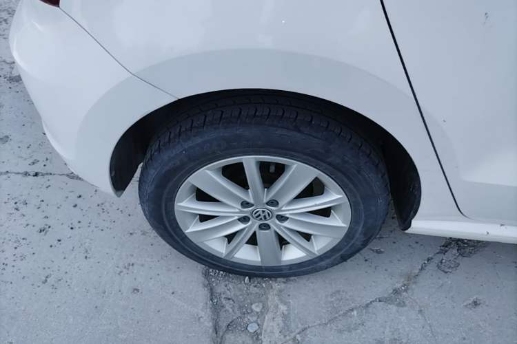 Used Volkswagen Polo 2014 1.4L Automatic Comfort Edition Right Rear Wheel Hub
