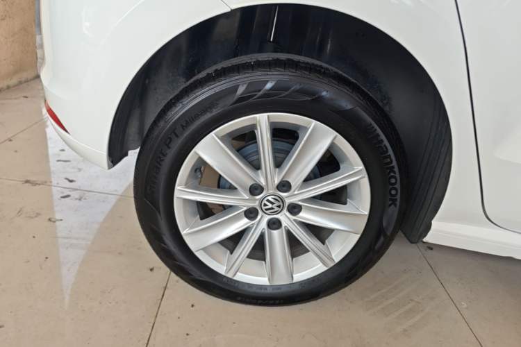 Used Volkswagen Polo 2014 1.4L Automatic Comfort Edition Right Rear Wheel Hub