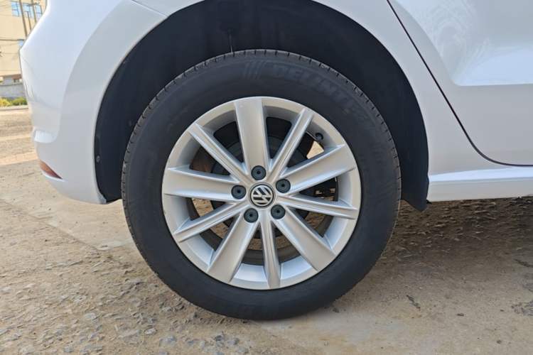 Used Volkswagen Polo 2014 1.6L Automatic Comfort Edition Right Rear Wheel Hub