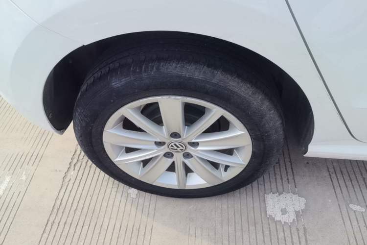 Used Volkswagen Polo 2014 1.4L Automatic Comfort Edition Right Rear Wheel Hub