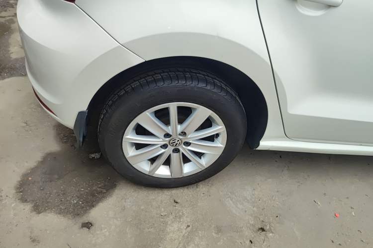 Used Volkswagen Polo 2014 1.6L Automatic Comfort Edition Right Rear Wheel Hub