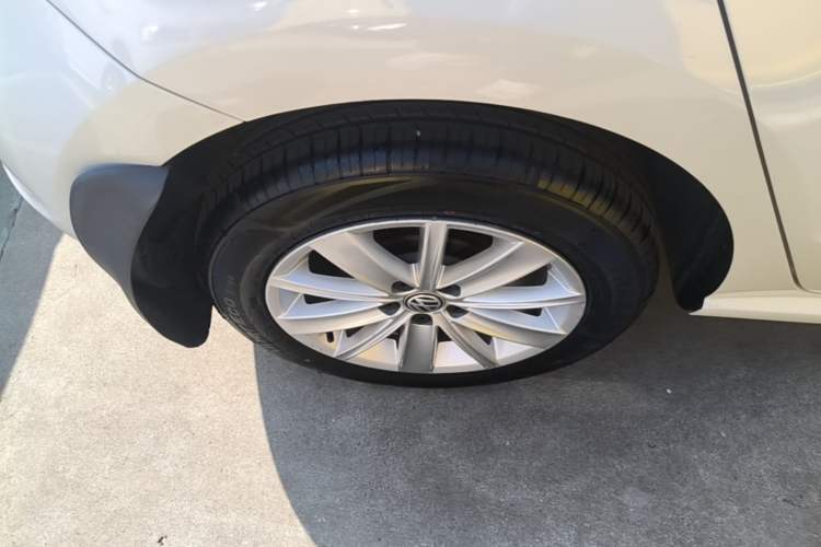 Used Volkswagen Polo 2014 1.4L Automatic Comfort Edition Right Rear Wheel Hub