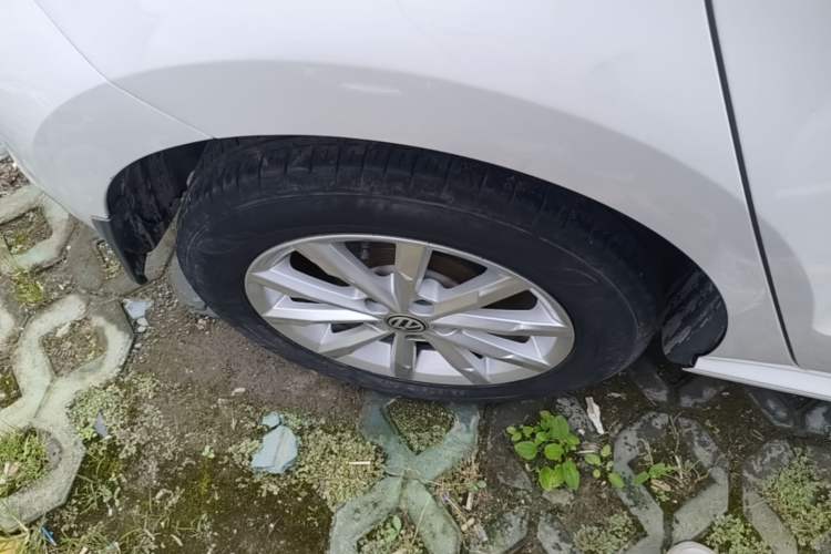 Used Volkswagen Polo 2014 1.6L Automatic Luxury Edition Right Rear Wheel Hub