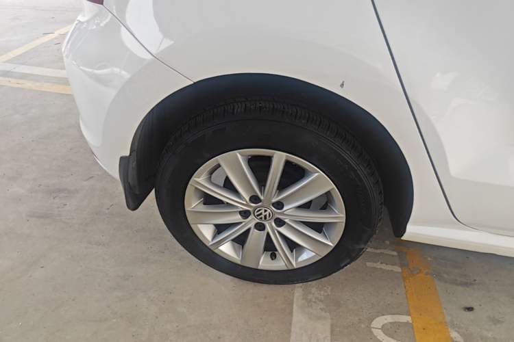 Used Volkswagen Polo 2014 1.6L Automatic Comfort Edition Right Rear Wheel Hub