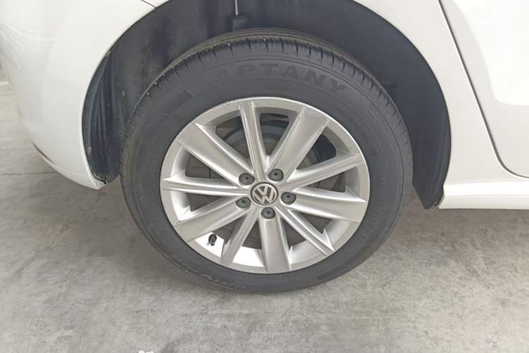 Used Volkswagen Polo 2014 1.4L Automatic Comfort Edition Right Rear Wheel Hub