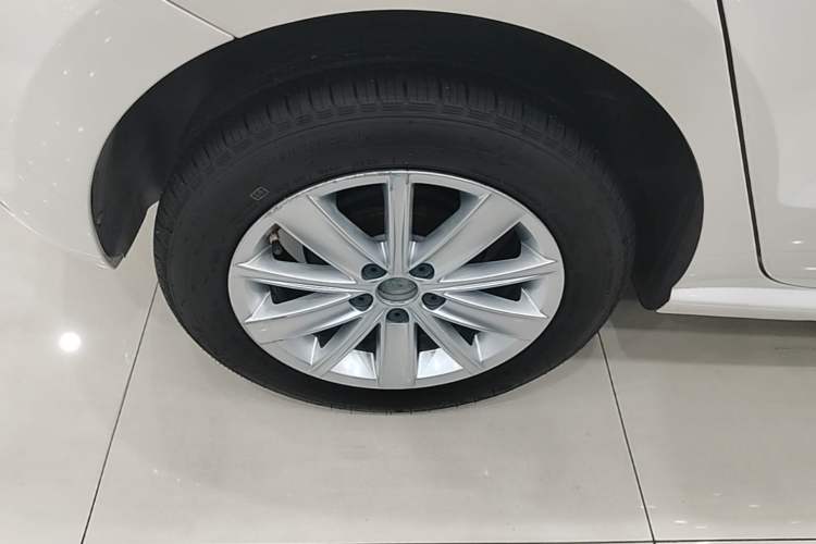 Used Volkswagen Polo 2014 1.4L Automatic Comfort Edition Right Rear Wheel Hub