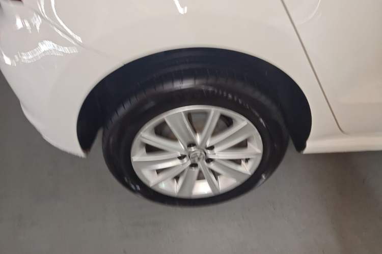 Used Volkswagen Polo 2014 1.6L Automatic Comfort Edition Right Rear Wheel Hub