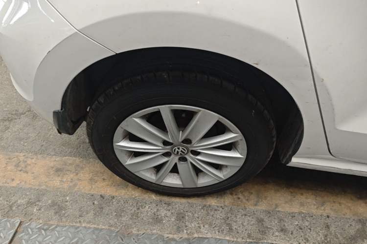 Used Volkswagen Polo 2014 1.6L Automatic Comfort Edition Right Rear Wheel Hub