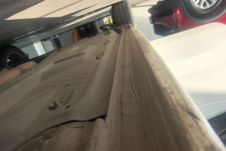 Used Volkswagen Polo 2014 1.6L Automatic Comfort Edition Right Side Sill