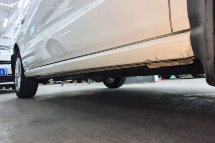Used Volkswagen Polo 2014 1.6L Automatic Comfort Edition Right Side Sill