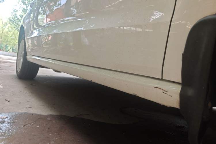 Used Volkswagen Polo 2014 1.4L Manual Comfort Edition Right Side Sill