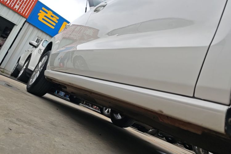 Used Volkswagen Polo 2014 1.6L Automatic Luxury Edition Right Side Sill