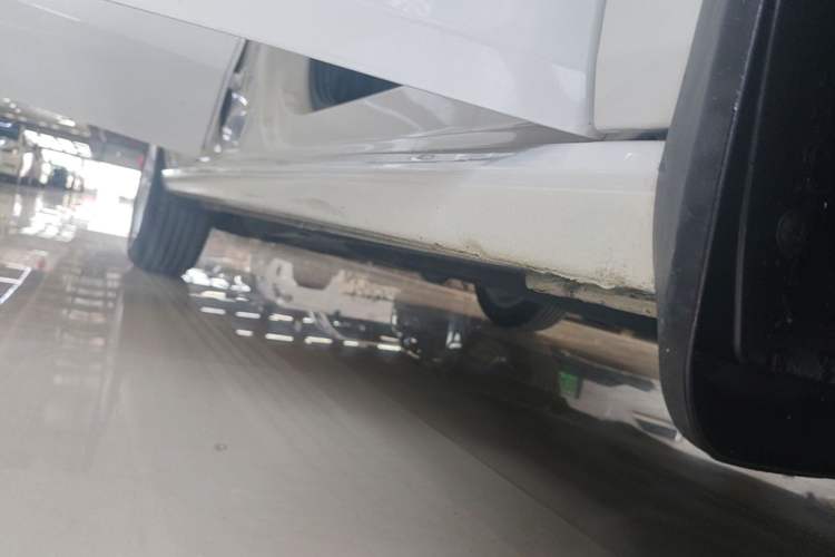 Used Volkswagen Polo 2014 1.4L Automatic Comfort Edition Right Side Sill